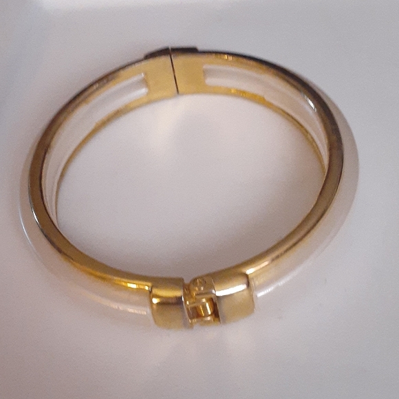 VTG White Pearly Bangle Bracelet - Picture 4 of 4